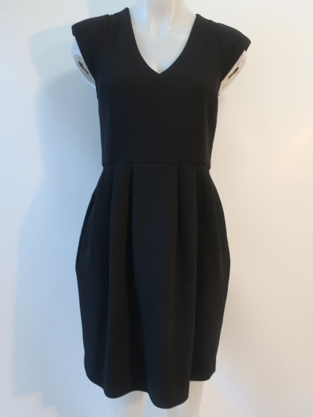 Womens Raoul Black (Item- 5) Cap Sleeve V-Neck Pocket Pleated Dress 2